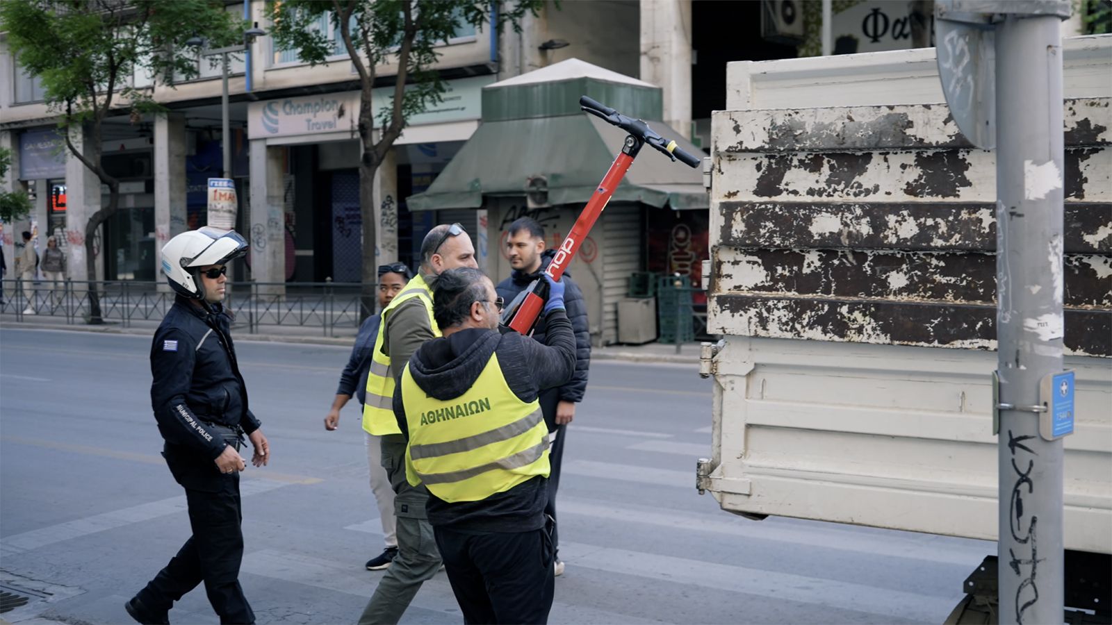 Ηλεκτρικά πατίνια: Κανόνες στην Αθήνα-Που απαγορεύονται, πως παρκάρουν